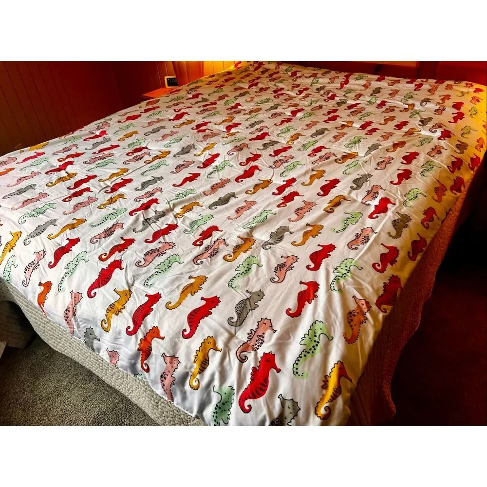 Pillowfort Simply Seahorses Comforter Size Twin